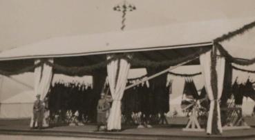 Preview: drei Fotos - Wehrmachtsparade  Fahnen Fahrzeuge SdKfz